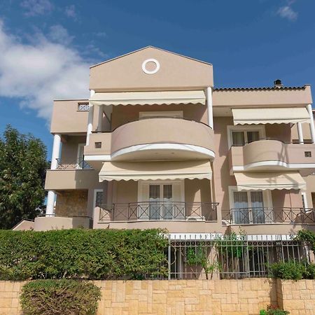 Helios: Charming Beach Home Next To Crystal Waters Неа-Макри Экстерьер фото
